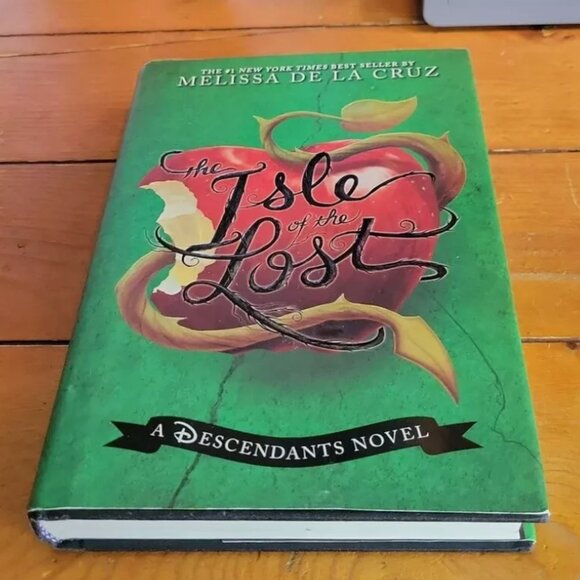 Disney 1& 4 Descendants Escape from the Isle of the Lost Hardcover Set Novels - Picture 3 of 3